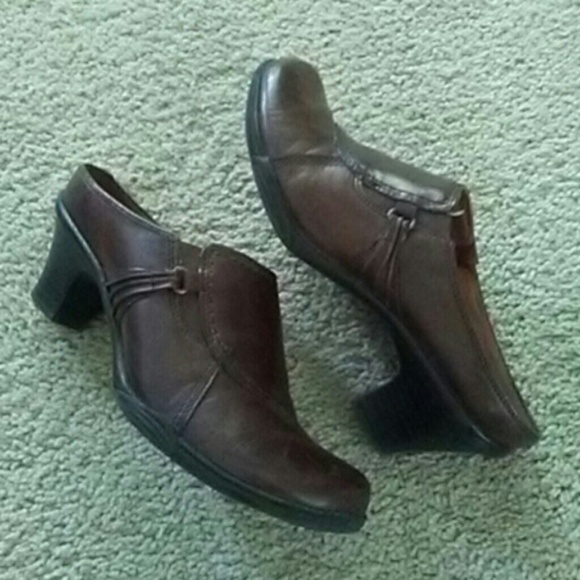 Earth Spirit Classics Slip On Shoes - Picture 2 of 6